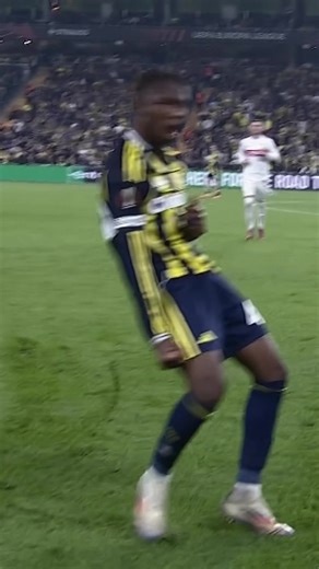 Nene’s tackle & passion 😤 #UEL | Nene