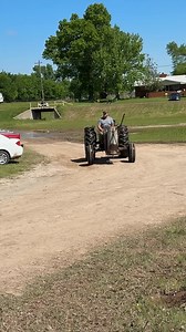 Wild setup on this Oliver 550 tractor 🚜 Pawnee Oklahoma tractor show #shortsWild setup on this Oliver 550 tractor 🚜 Pawnee Oklahoma tractor show #shorts | Logan Crossney