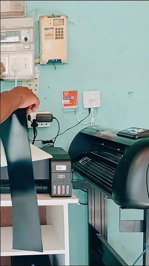 Signmaster, printing using multiple color vinyl #tshirtprinting #vinylcutter #