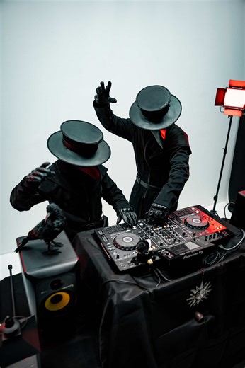 It’s a vibe! 🤷‍♂️🎭🤣 @dr.dolly