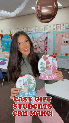 This is such an easy & adorable holiday gift your students can give to their families this season! 🎄💝 Kindergarten teacher resources activities ideas tips inspo Christmas elementary school snow globe classroom #teacher #teachersofinstagram #teachersofig #iteachk #iteachtoo #iteach #classroomsetup #classroomideas #classroompinspirations #teacherinspiration #teacherideas #watchmeteach | Kindergartenkitties Connected Page