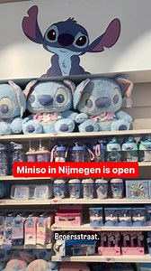 De Chinese keten Miniso opende zaterdag 11 oktober een vestiging Nijmegen. De winkel laat zich het best omschrijven als een goedkope warenhuisketen, ergens tussen Hema, Flying Tiger en Action in, maar dan met een Aziatisch tintje. Indebuurt Nijmegen nam een kijkje. Lees meer over Miniso op de website via #linkinbio👆! . . . #indebuurtnijmegen #indebuurt #nijmegen #nimma #nijmegencentrum #gemeentenijmegen #nijmegenaren #hotspotsnijmegen #nijmegenhotspots #nijmegencity #nijmegencitycenter | Indebu