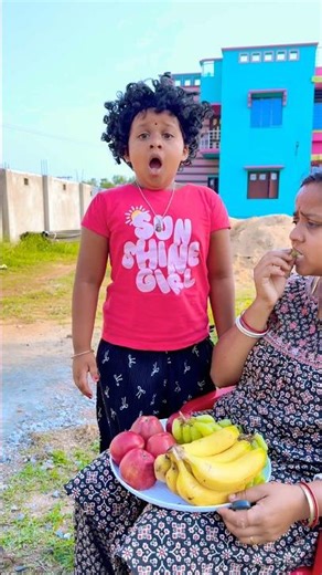 Fed grapes 🍇 to the beggar 🥹❤️ #shorts #funny #viralvideo #trending