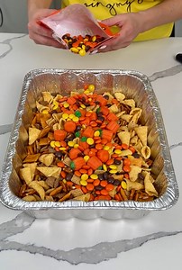 949K views · 8.2K reactions | my favorite easy fall snack! this fall chex mix is so good y'all! | Kristin's Friends | Facebook
