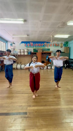 แจ้งลูกหลานและญาติธรรมของ #หลวงพ่อสายทอง_เตชะธัมโม ท่ารำเพลง คืนให้ลูกหลาน (เพลงใหม่ ) ท่ารำกลับด้านให้แล้วรำตามได้เลยนะคะ | Mayuree Hemnonthong