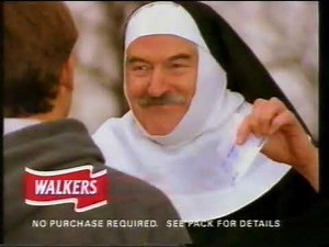 Walker's Crisps advert with Gary Lineker and Des Lynam - Broadcast 1st April 1995 (UK)
