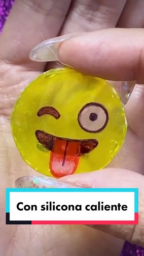 Cómo hacer parches de silicona con silicona caliente