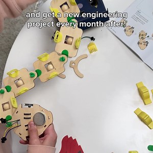 189 reactions · 7 comments | Ssslither  into engineering with a twisting, turning KiwiCo Remote-Controlled Snake Robot 烙 you build yourself! | KiwiCo | Facebook