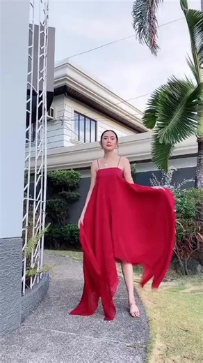 98K views · 705 reactions | skirt flip master ‍♀️ #howtopose #phototip | Camille Tries To Blog By Camille Co | Facebook