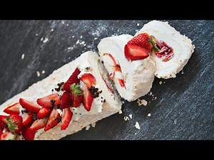 Rezept: Pavlova-Rolle mit Erdbeeren und Mascarponecreme