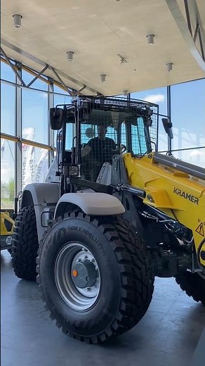 Kramer Rad- und Teleskopradlader der 8er-Serie - beidseitiger Ein- und Ausstieg