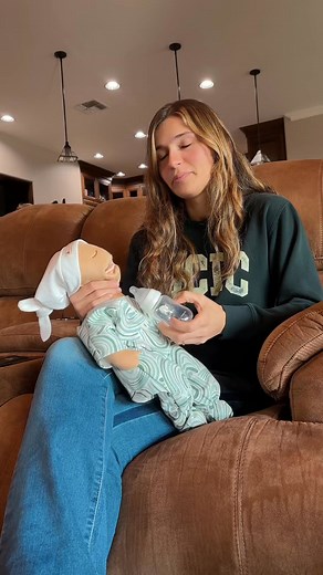 9.1K views · 17 reactions | #baby #mama #babymama #breastfedbaby #breastfed #nursingmom #feedingbaby #babygirl #babyboy #newmom #motherhood #momsofinstagram #momlife #newborn #newbaby #postpartumjourney | Roots Lactation | Facebook