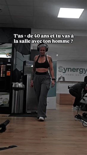 ☆ Revanche de Daronnes ☆ Sport-nutrition-mindset on Instagram: "Touche pas à MON DIEU GREC OK? Évidemment c'est de l'humour hein, je ne lui ai fait faire cette répétition de scène qu'une dizaine de fois pas plus, et il est prêt vous trouvez pas ? + glacial et indifférent tu meurs 😁😁😁 Et ben oui les meufs ! à 43 ans, même si tu te compares plus aux autres - mais qu'à toi même - tu peux quand même te rendre compte que ton toi-même se défend, mais fait face à une certaine gravité faciale à accep