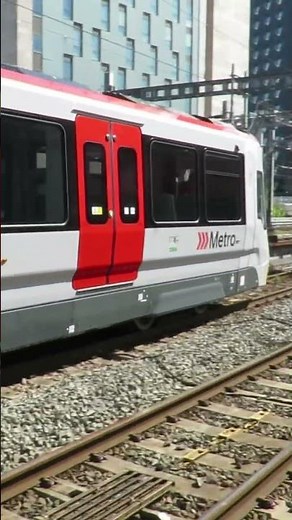*NEW* TfW class 398 departs Cardiff central