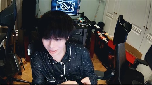 【小精灵real】241219直播 在测试中 突然自己开播了 惊慌的小老师～