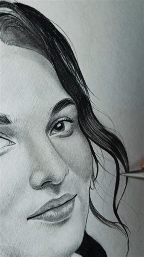 “Putting the finishing touches on my drawing.” ✏️ #sketchartist #sketchstudios #portrait