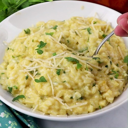 Make this super easy Risotto! Guaranteed no leftovers (or a hefty fight over them!) Get the recipe: https://www.kyleecooks.com/garlic-parmesan-risotto/ #kyleecooks | Kylee Cooks
