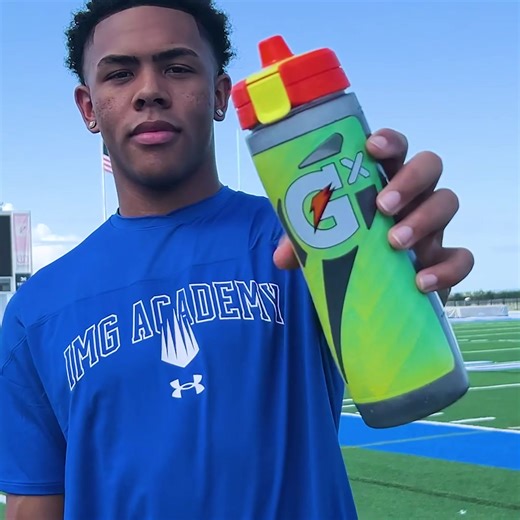 45K views · 500 reactions | The Gx Momentum Bottle is uniquely yours. Choose from three eye-catching neon colors, then add your name and number. Easily refuel by filling with water and emptying a pod into the reusable bottle. | Gatorade | Facebook