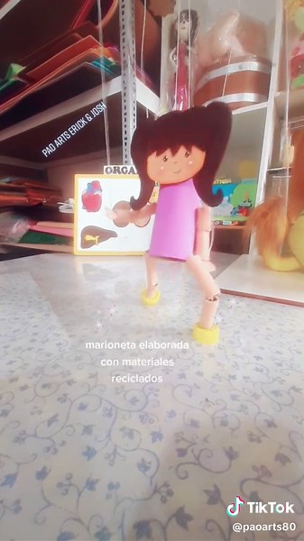 Marioneta elaborada con materiales reciclados - PAO ARTS ERICK & JOSH