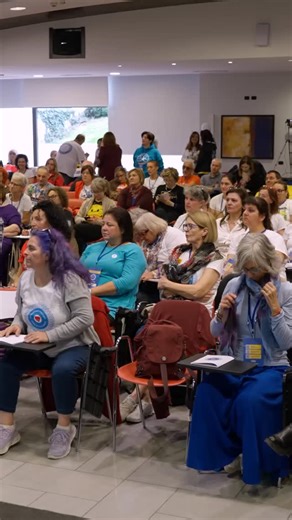 QUANTA BELLEZZA! Con il terzo giorno si è concluso domenica il V Congresso di Yoga della Risata. Ieri è stato un giorno sospeso tra il mettere a terra le tante emozioni provate e il fare un bilancio di ciò che è stato questo Congresso. Ciò che è emerso sono le tantissime esperienze che ci hanno coinvolto, l'importanza di raccontare le storie di cambiamento attraverso lo yoga della risata e soprattutto il poter sentire e vedere quanti sono i benefici che questa pratica può generare in tantissimi 