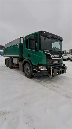 Loppuvuodesta toimiteltiin vielä yksi uusi aura-auto, heti tosi toimiin💥❄️ #pajakulma #päällirakenne #voimaajakestävyyttä #pure #iloirtimaansiirtotekniikasta | Pajakulma Oy