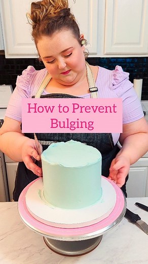 Does this technique prevent cakes from bulging?🤔 The answer: Potentially!👍 At least in my experience, I have found that using the spatula to create a space for the raspberry filling instead of piping a dam reduces bulging. 💡The reason behind this cause and effect I believe is because you're making it one seamless layer which automatically boosts the success rate of the loose filling because no air gets trapped in-between the layers. That air is often the cause of the bulging. 🩷Have you exper
