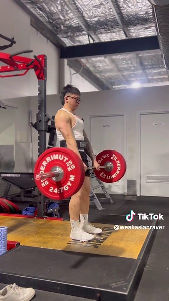 Achieve Your Deadlift PR with Sumo Technique
