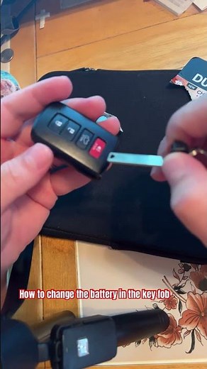 How to change the battery in the key fob of a Toyota Highlander