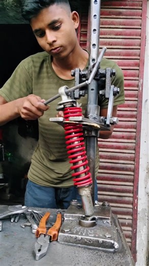 Super Splendor Red Spring Rear Shock Absorber Fitting #youtube #viral #automobile #trending