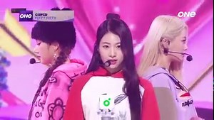 Let's give a big round of applause to FIFTY FIFTY! 👏 Their worldwide smash hit #Cupid has gone viral and skyrocketed to Billboard's Hot 100, and it's only been five months since their debut! 🤩 Good job, girls! 🎉🎶 'K-pop Countdown (Inkigayo)' 📺: Today, 11.50AM (10.50AM JKT) 🌐 Subscribe: www.ONEtvasia.com/get-ONE #Inkigayo #Kpop #FIFTYFIFTY #피프티피프티 #새나 #아란 #키나 #시오 #HUNNIES | ONE TV Asia