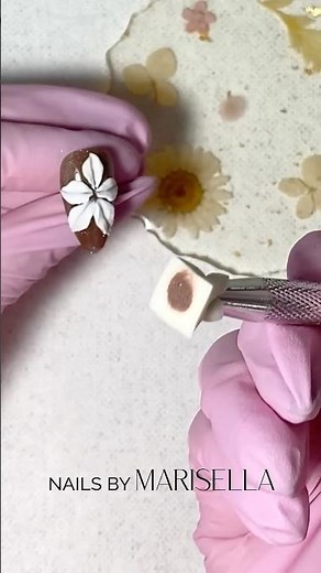 “Cómo hacer una flor 3D con gel sólido | Técnica fácil y profesional 💅” #short
