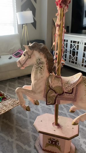 Amazing $5 Carousel Horse Makeover from a Yard Sale