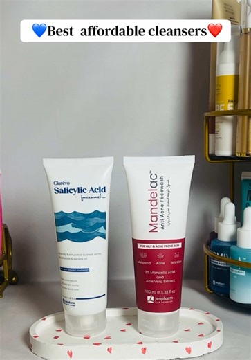 🧴 Salicylic Acid Cleanser💙 Type: Beta Hydroxy Acid (BHA) Best for: ✔️ Oily skin ✔️ Blackheads & whiteheads ✔️ Congested pores How it works: 🔹 Oil-soluble — penetrates deep into pores 🔹 Breaks down sebum & dead skin inside follicles 🔹 Great exfoliant for acne Benefits: • Clears clogged pores • Reduces acne breakouts • Helps smooth texture Potential downsides: ⚠️ Can be a bit drying if overused ⚠️ Not ideal for very dry or sensitive skin ⸻ ❤️ Mandelic Acid Cleanser Type: Alpha Hydroxy Acid (A