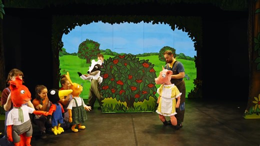 Julia Donaldson and Axel Scheffler’s beloved 𝗧𝗮𝗹𝗲𝘀 𝗳𝗿𝗼𝗺 𝗔𝗰𝗼𝗿𝗻 𝗪𝗼𝗼𝗱 stories are beautifully brought to life on stage for the first time this Christmas! ☃️ 🎄 From the team that brought you Dear Zoo and Dear Santa, this enchanting new show is packed full of toe-tapping songs, puppetry, and all the friends from Acorn Wood! It’s the perfect treat for children of all ages!✨ 🗓️ 𝗪𝗲𝗱 𝟭𝟬 – 𝗪𝗲𝗱 𝟮𝟰 𝗗𝗲𝗰 | Theatre Severn