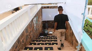 Moçambique: Jovens improvisam salas de cinema nas ruas em Maputo. Em Maputo, os cineastas criaram um projeto que visa levar para as ruas o cinema em locais abandonados. A ideia é valorizar essas infraestruturas urbanas e a cultura cinematográfica no país. | Notícia.co.mz