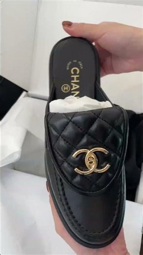 Interlocking CC leather slide mule 2025