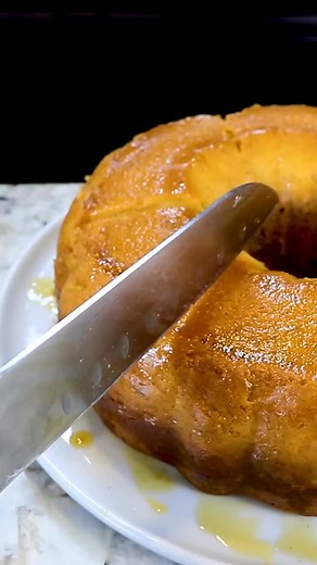 Pumpkin Spice Flan Cake. Today I'm making a super easy and delicious pumpkin spice flan cake. This cake is so good and also not too sweet for those of you who enjoy desserts that are not too sweet 😋 I hope you enjoy this recipe. Please comment down below what recipe you will like to see next. Also, check out our YouTube Channel for the full video and for more delicious recipes. Link in Bio. PUMPKIN SPICE FLAN CAKE INGREDIENTS: ► 7 eggs ► 1 can of evaporated milk ► 1 can of condensed milk ► 1 ca