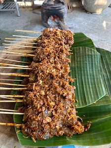 Sate Kulit Sapi Bumbu Kacang Lezat !! Sate kulit sapi yang lezat dan gurih dengan bumbu kacang yang khas, disajikan dengan cita rasa yang menggoda di segala suasana !! Selamat mencoba! 🍖🥜 | Yanto Ganjar