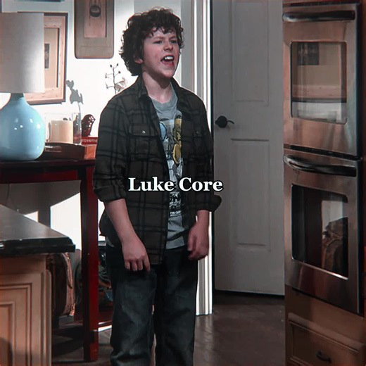 #modernfamily #tvshow #core #family #children #father #luke | luke grab that little h modern family