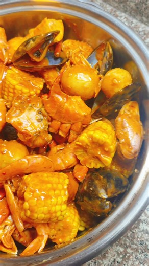 New Years Eve Lunch Time Special. Seafood Boil, This Is A Winner With Everyone In My Family. Heres My Recipe For You, I Doubled This Recipe 2 Crayfish cut in half 400g crab 400g prawns 400g mussels 200g clams 200g Russians( chicken or pork) 3 sweetcorn cut into sections 300g baby potatoes cut in half 4 lemons cut into wedges Fill a pot half way with water. Add 1/2 cup seafood boil or Cajun seasoning. I used my own homemade seafood boil spice. Add 3 tablespoons of garlic, salt to taste. Add your 