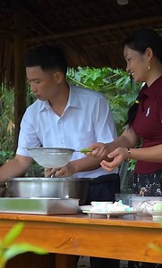 In addition to fencing the garden they bought, An and her husband demonstrated how to create a cake recipe that their grandmother had handed down to them | Chea Ta Sat