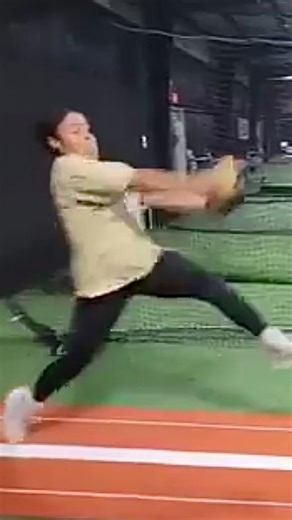 How do you get precision like 2029 @brooklynnf_2029 ?? By developing solid mechanics and mastering them to the point where you have incredibly consistency (which she learned brilliantly from my certified instructor @fastpitchpowercoachlee ) Mastering the mechanics is so important, but more than that, you want to master them to the point where the body movements and sequencing are engraved in your muscle memory so well, that you can REPEAT those movement pitch after pitch after pitch If you only 