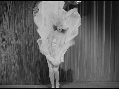Lucille Ball Windy Dress Scene in Dance, Girl, Dance (1940) (HD)