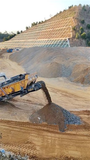 Tracked mobile crushing plant working on site Flexible movement, powerful crushing, and stable output. One machine, multiple functions — crushing and screening done right at the mine. #MobileCrusher #TrackedCrusher #MobileCrushingPlant #MiningEquipment #StoneCrusher #MiningMachinery #AggregateProduction #CrushingAndScreening #OnSiteCrushing #QuarryEquipment #HeavyMachinery #MiningLife