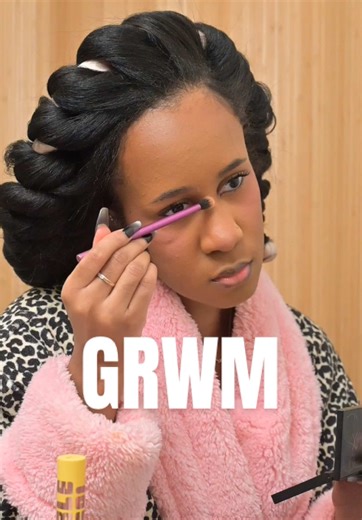 I think I need a new getting ready robe because I was lowkey overheating in this one Makeup Used @Morphe Cosmetics bronzer @realtechniques brushes @Ami Colé concealer and lip oil @Juvia’s Place blush and bronzer @Sephora Collection loose powder and microsmooth powder @Huda Beauty powder and lip stain @Maybelline NY mascara @NARS Cosmetics highlighter