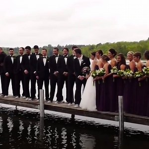 😂😂😂 Here, 10 signs a couple is doomed, according to wedding photographers: http://mrie.cl/0Ih82X5 | Marie Claire