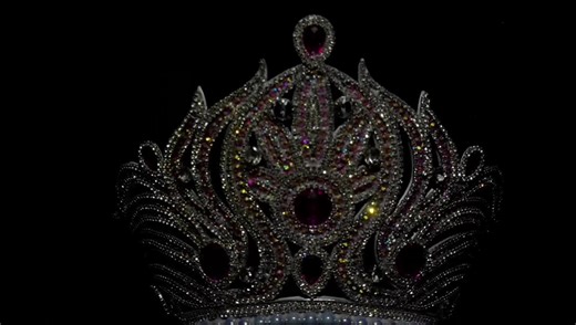 Create a Stunning DIY Winter Crown