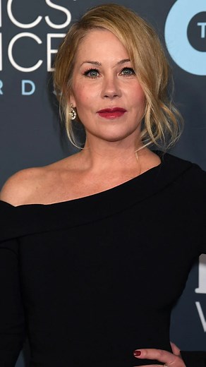 Happy 54th Birthday Christina Applegate – A Warrior With a Heart of Gold 🌟 #ChristinaApplegate #HappyBirthdayChristinaApplegate #HollywoodIcon #BirthdayTribute #birthdaycelebration #fblifestyle | Vickey Bauman