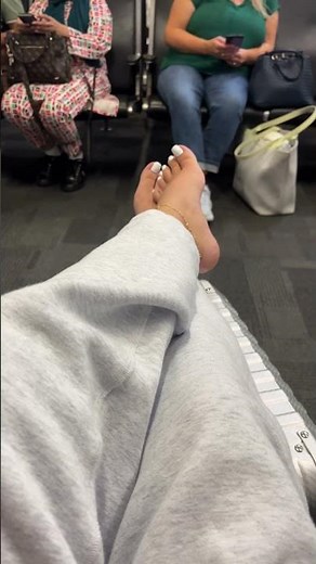 Girl barefoot in public #toes #Barefoot #Publicfeet