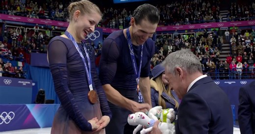 Olympia - Eiskunstlauf: Drei strahlende Paare bei Siegerehrung - Hase/Volodin bekommen Bronze nach Kür in Mailand
